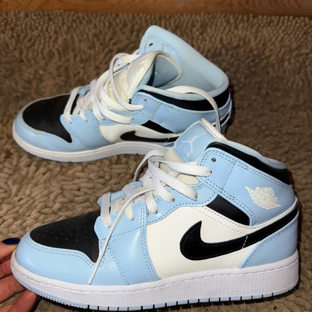 Air Jordan 1 Mid Ice Blue